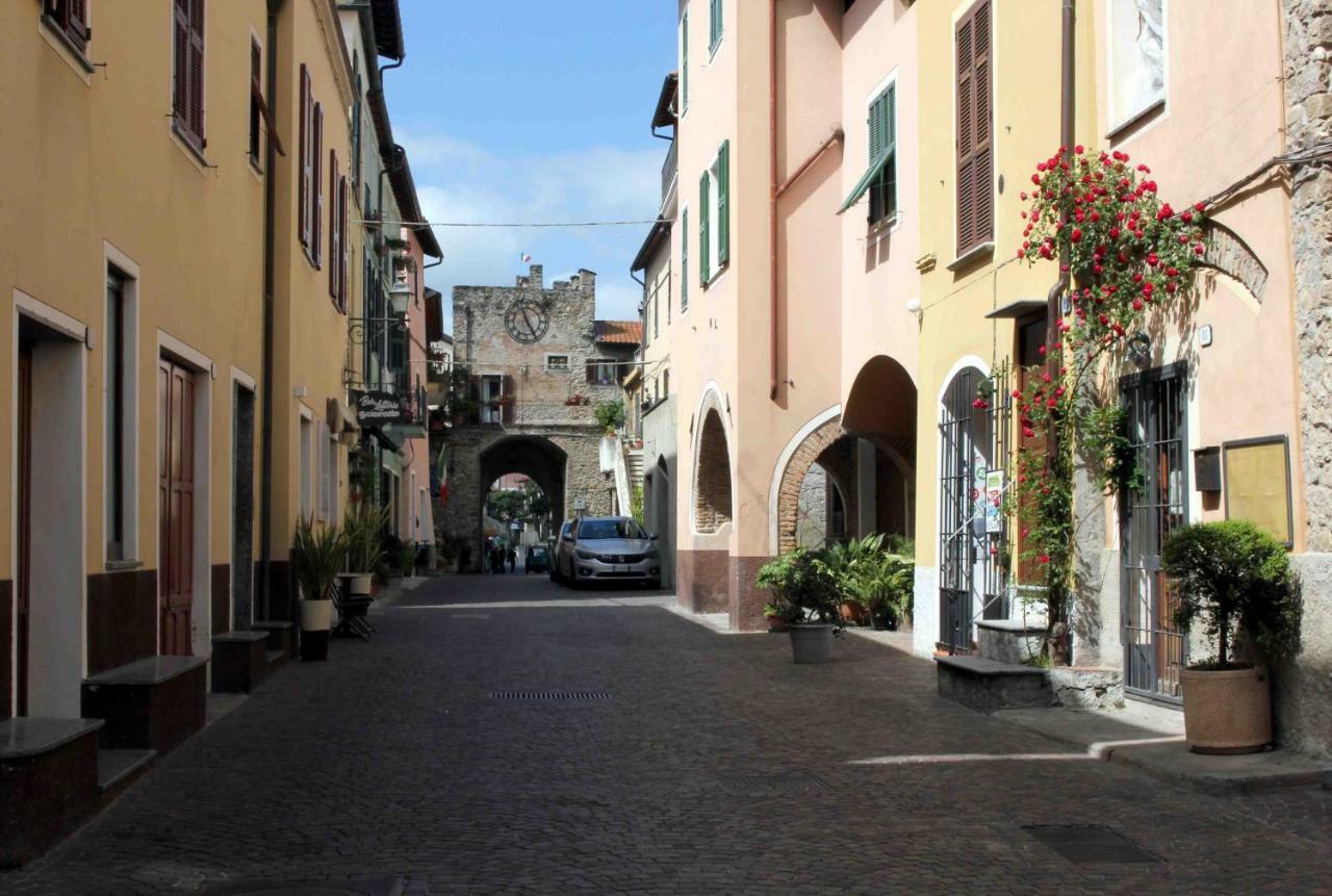 Case Rossa E Blu Villanova d'Albenga Kültér fotó